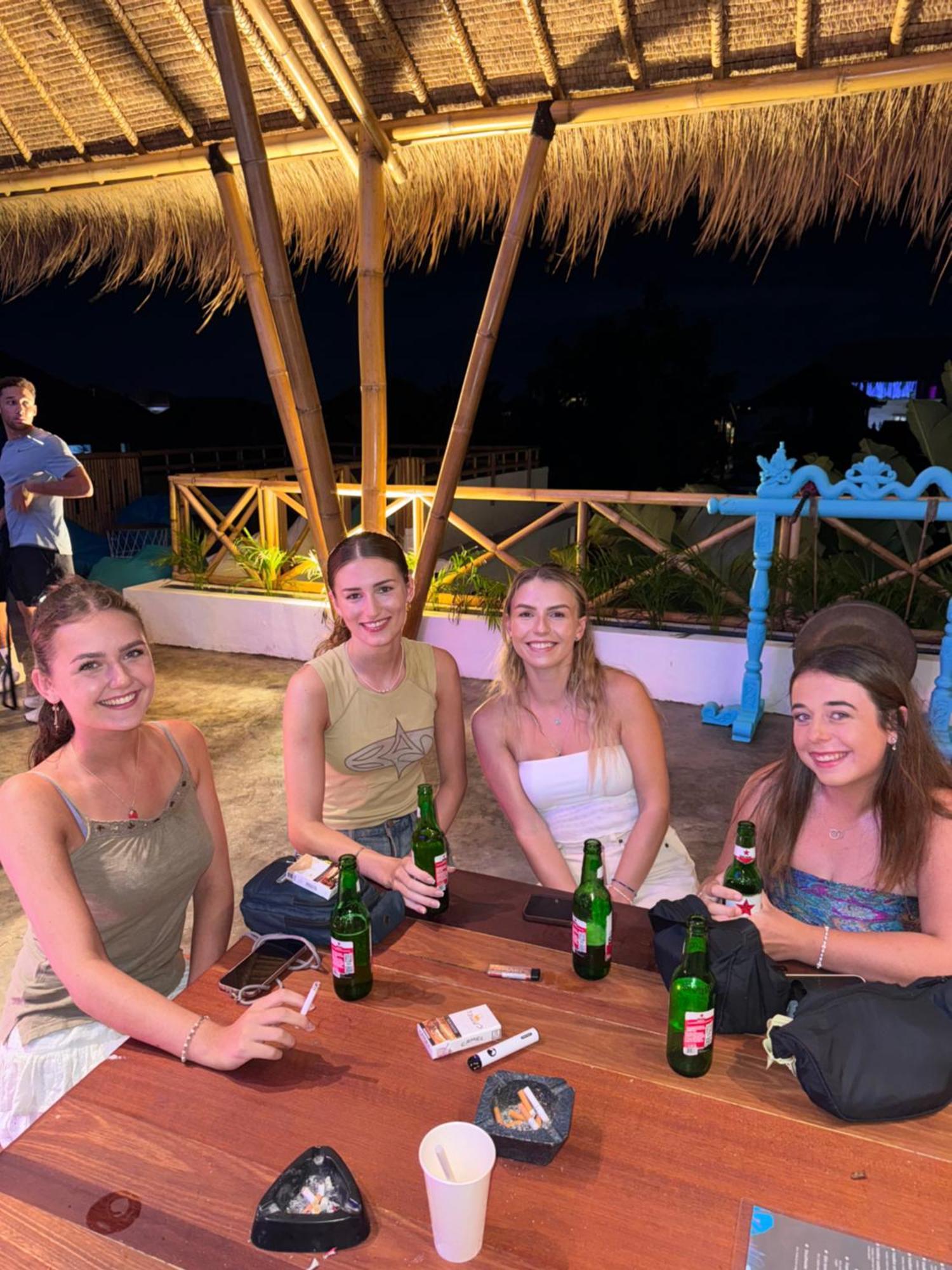 Canggu Central Hostel Eksteriør bilde