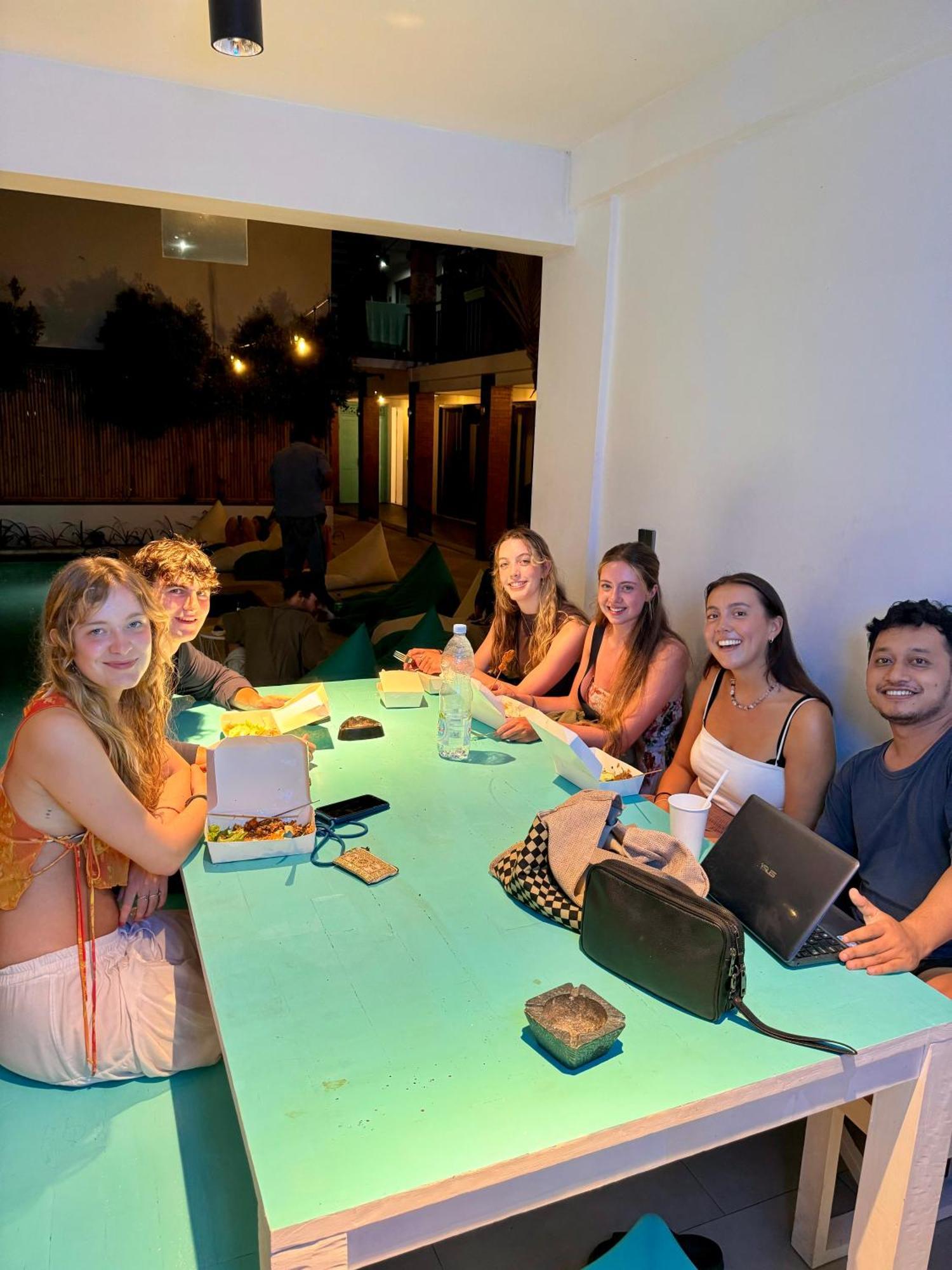 Canggu Central Hostel Eksteriør bilde